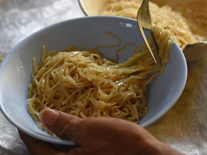 ร้านบะหมี่ไข่ชื่อดัง “บะหมี่เกี๊ยวจักรพรรดิ์” ที่ทุกคนต้องรู้จัก