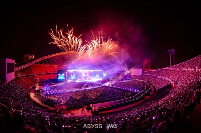 แบมแบมประสบความสำเร็จในการสร้างชื่อเสียงให้วงการ K-POP ด้วยการเป็นศิลปินชายเดี่ยวคนแรกที่จัดคอนเสิร์ตฟูลสเกลในราชมังคลากีฬาสถาน