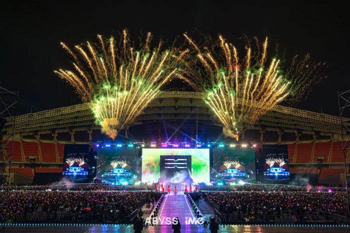 แบมแบมสร้างประวัติศาสตร์ครั้งสำคัญในวงการ K-POP โดยเป็นศิลปินชายเดี่ยวคนแรกที่จัดคอนเสิร์ตฟูลสเกลที่สนามราชมังคลากีฬาสถาน