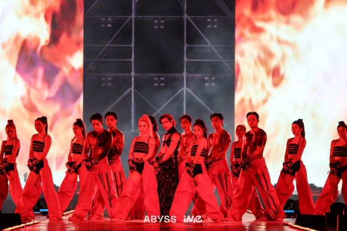 แบมแบมได้ทำสำเร็จอย่างสมศักดิ์ศรี โดยเป็น K-POP ศิลปินชายเดี่ยวคนแรกที่จัดคอนเสิร์ตฟูลสเกลที่ราชมังฯ