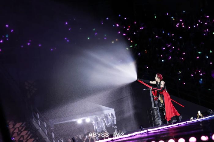 แบมแบมทำให้วงการ K-POP ภูมิใจด้วยการเป็นศิลปินชายเดี่ยวคนแรกที่สามารถจัดคอนเสิร์ตฟูลสเกลที่ราชมังคลากีฬาสถาน