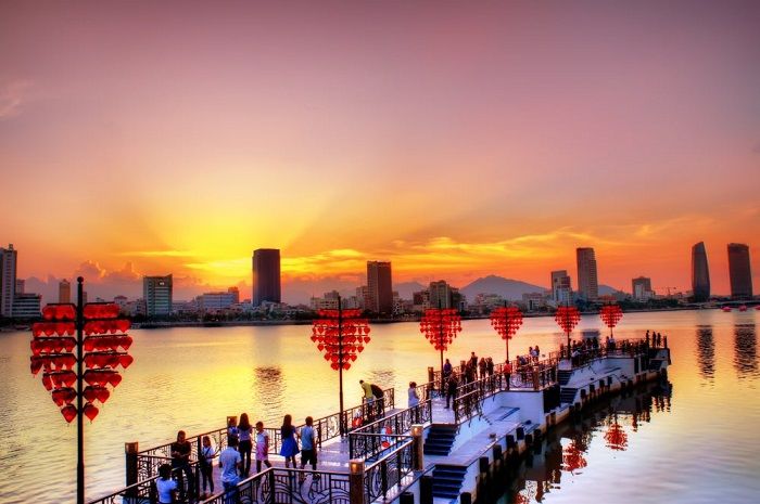 Đà Nẵng là một thành phố du lịch hiện đại với nhiều trải nghiệm độc đáo cho du khách.