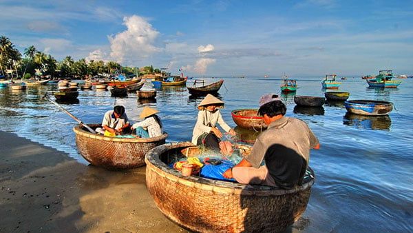 Trải nghiệm hoạt động đánh bắt hải sản cùng ngư dân ở làng chài Hàm Ninh Phú Quốc