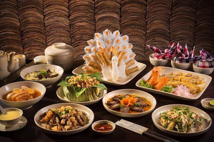 Tận hưởng hương vị đặc trưng của đất Quảng qua những món ngon độc đáo.