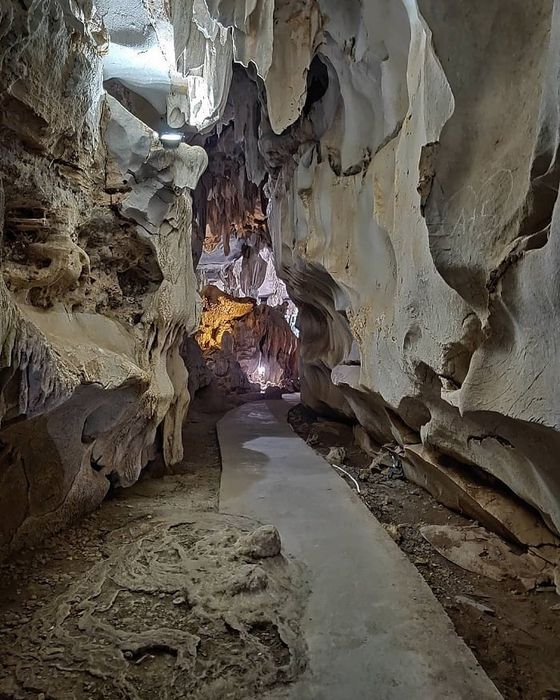 Hang Quân Y Cát Bà