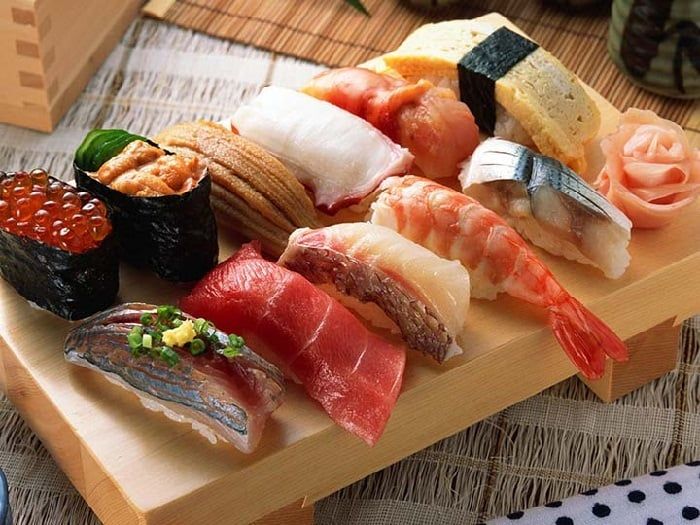 Dịch vụ đồ sushi lôi cuốn (Nguồn: univiet)