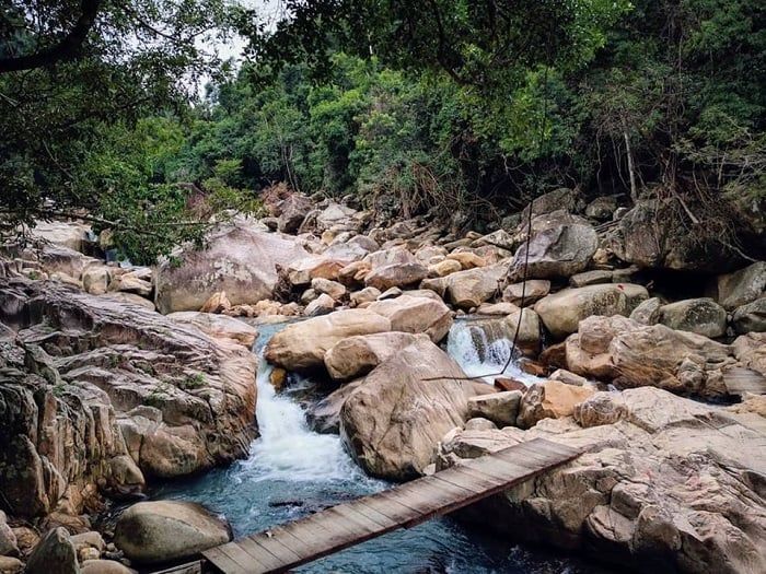 Thiên nhiên tạo nên Suối Đá Giăng