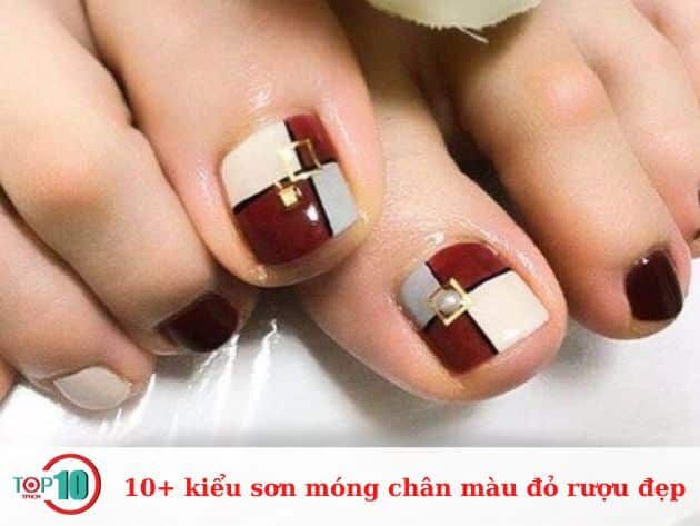 10+ kiểu sơn móng chân màu đỏ rượu đẹp mắt