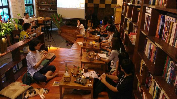 quán cafe ngồi bệt ở Hà Nội