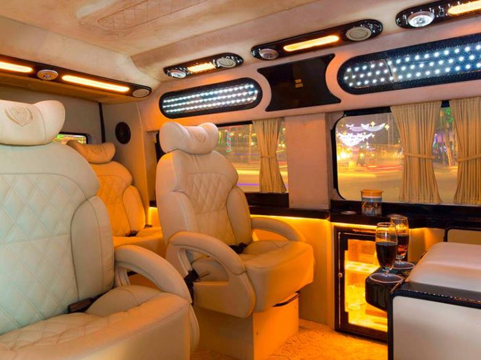 thuê xe limousine Hà Nội