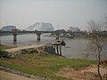 Cầu Đoan Vỹ bắc qua sông Đáy, nối liền Thanh Liêm (Hà Nam) với Gia Viễn (Ninh Bình)