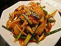 Doraji-muchim (rễ hoa chuông được tẩm gia vị)