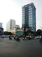 Ngã tư Phù Đồng, nhìn về các tuyến đường Phạm Hồng Thái (bên trái) và Nguyễn Thị Nghĩa (bên phải). Bản đồ