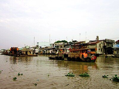 Kênh Cái Sắn – Rạch Giá, đoạn đi qua chợ xã Thạnh Quới, huyện Vĩnh Thạnh.