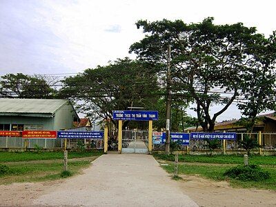 Trường Trung học cơ sở tại thị trấn Vĩnh Thạnh, huyện Vĩnh Thạnh.