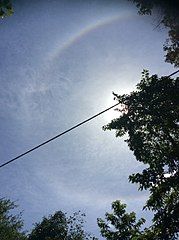 Vòng hào quang quanh Mặt Trời sau hai cơn mưa sáng và trưa tại Châu Thành, An Giang vào ngày 20 tháng 6 năm 2018 lúc 14:20.