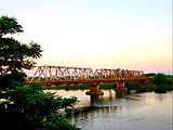 Cầu sắt Thạch Hãn bắc qua dòng sông Thạch Hãn
