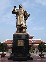 Tượng đài Hoàng đế Nguyễn Huệ tại Bảo tàng Quang Trung