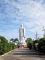 Tượng Đức Phật A Di Đà đặt trước ngôi chùa.