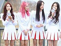 Loona 1/3 vào tháng 3 năm 2017