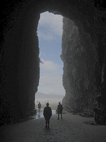 360Px-In Cathedral Caves 3