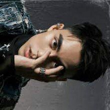 Ảnh bìa của album 22 từ ca sĩ Mono.