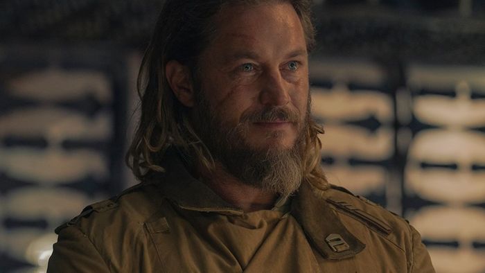 Travis Fimmel trong Dune: Prophecy