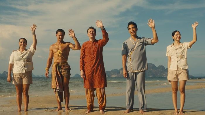 Bìa bài viết: The White Lotus Mùa 3: Ngày Phát Hành, Dàn Diễn Viên, Cốt Truyện và Mọi Điều Bạn Cần Biết (Cùng Với Thông Tin Gia Hạn Mùa 4!)