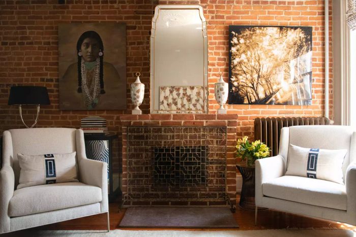 Symmetrical mantel decorations
