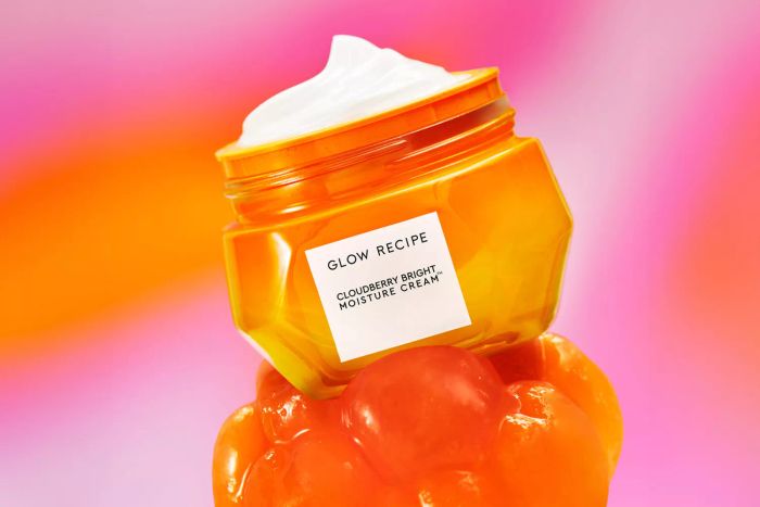 The Cloudberry Bright Refillable Moisture Cream is a luxurious and replenishing skincare essential.