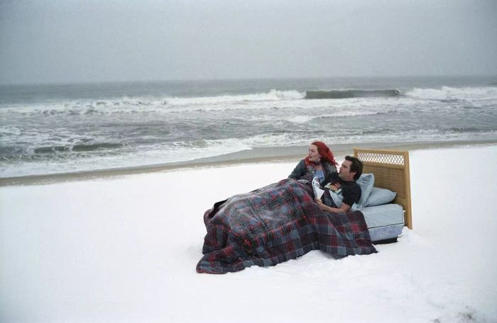 Jim Carrey and Kate Winslet in a scene from 