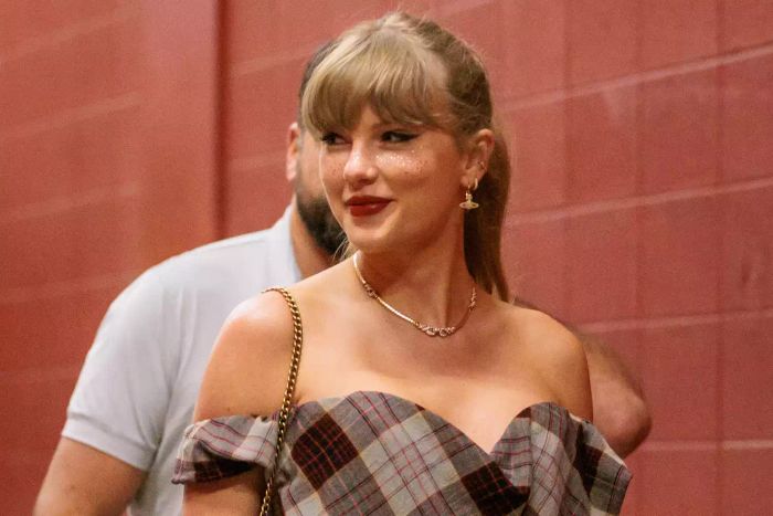 Taylor Swift’s Iconic Plaid Ensembles
