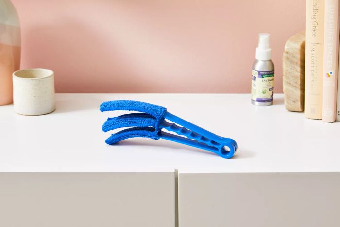 The Hiware Window Blind Duster Brush.