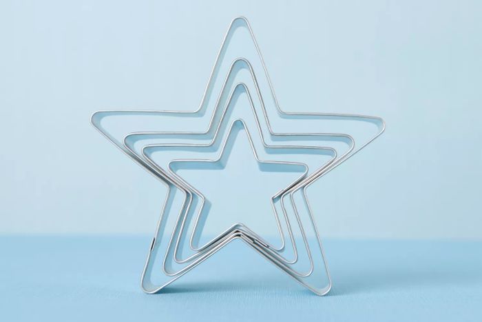 Christmas-themed baking tools shapeSEE MY SIMPLE HOLIDAY LIGHTBOX: