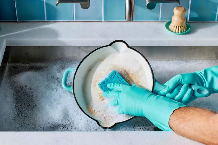 how-to-clean-le-creuset_Method-1-Step-3