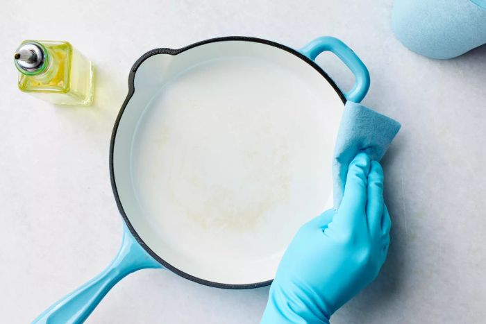 how-to-clean-le-creuset_method-1-step-4