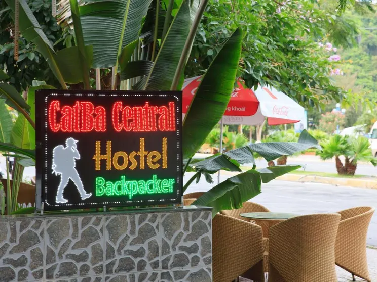 Ảnh Nhà Nghỉ Trung Tâm Cát Bà (Catba Central Hostel)