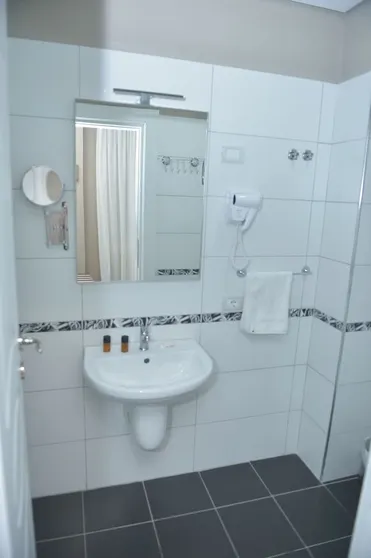 Ảnh Twin Towers Hotel