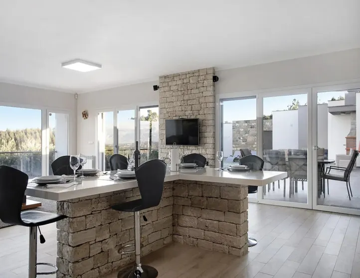 Ảnh Spacious Villa in Salir de Mato With Private Pool, Terrace