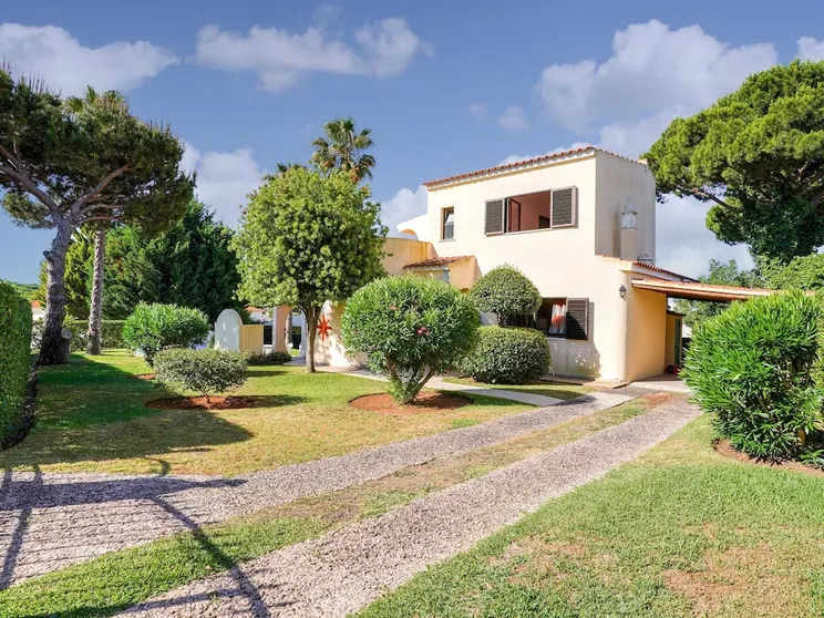 Ảnh Modern Villa in an Exclusive Residential Area With a Private Swimming Pool