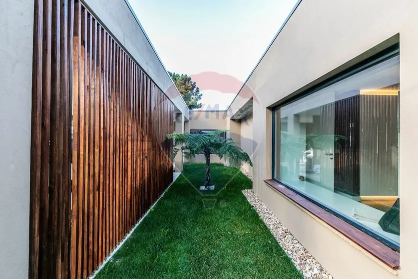 Ảnh Modern 4-bed Villa 4K Beach 30k Lisbon