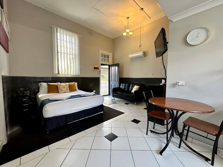 Ảnh Charlesworth On The Park