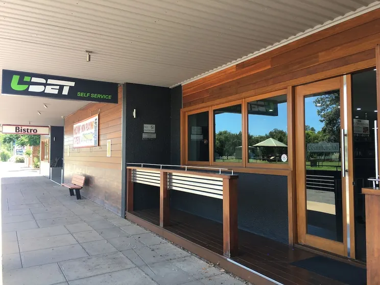 Ảnh The Commercial Hotel Motel