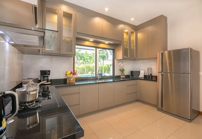 Ảnh Pattaya Hill, Near the City and Beach