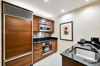 Ảnh StripViewSuites at Signature