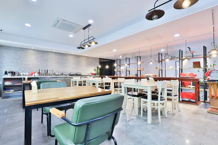 Ảnh The First Hotel