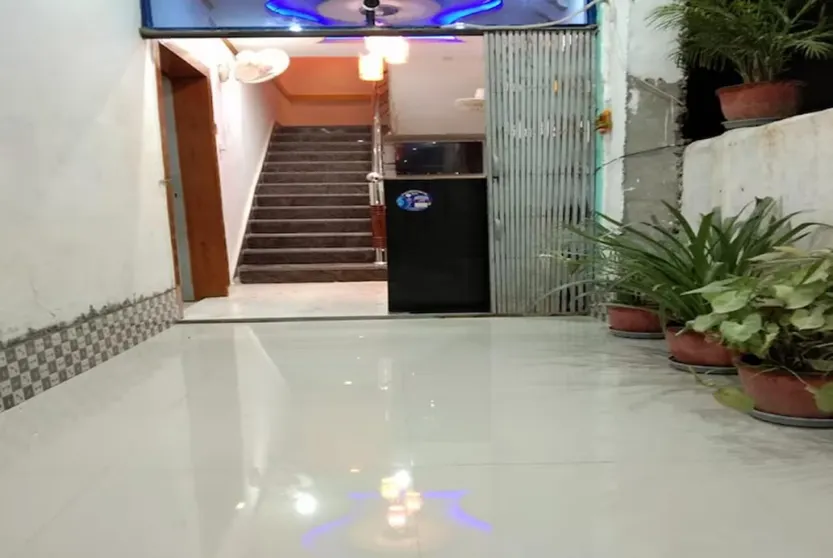 Ảnh Goroomgo New Ashiyana Palace Near Railway Station Varanasi