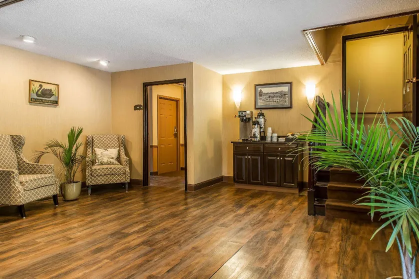 Ảnh The Black Swan Lee - Lenox, Ascend Hotel Collection