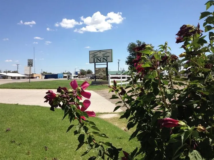 Ảnh HomeTown Inn By OYO Texhoma, OK