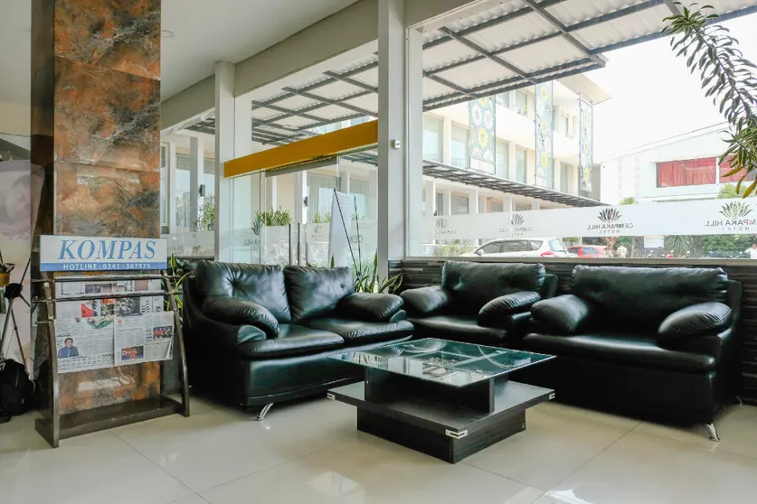 Ảnh Townhouse OAK Series Style Hotel Jember